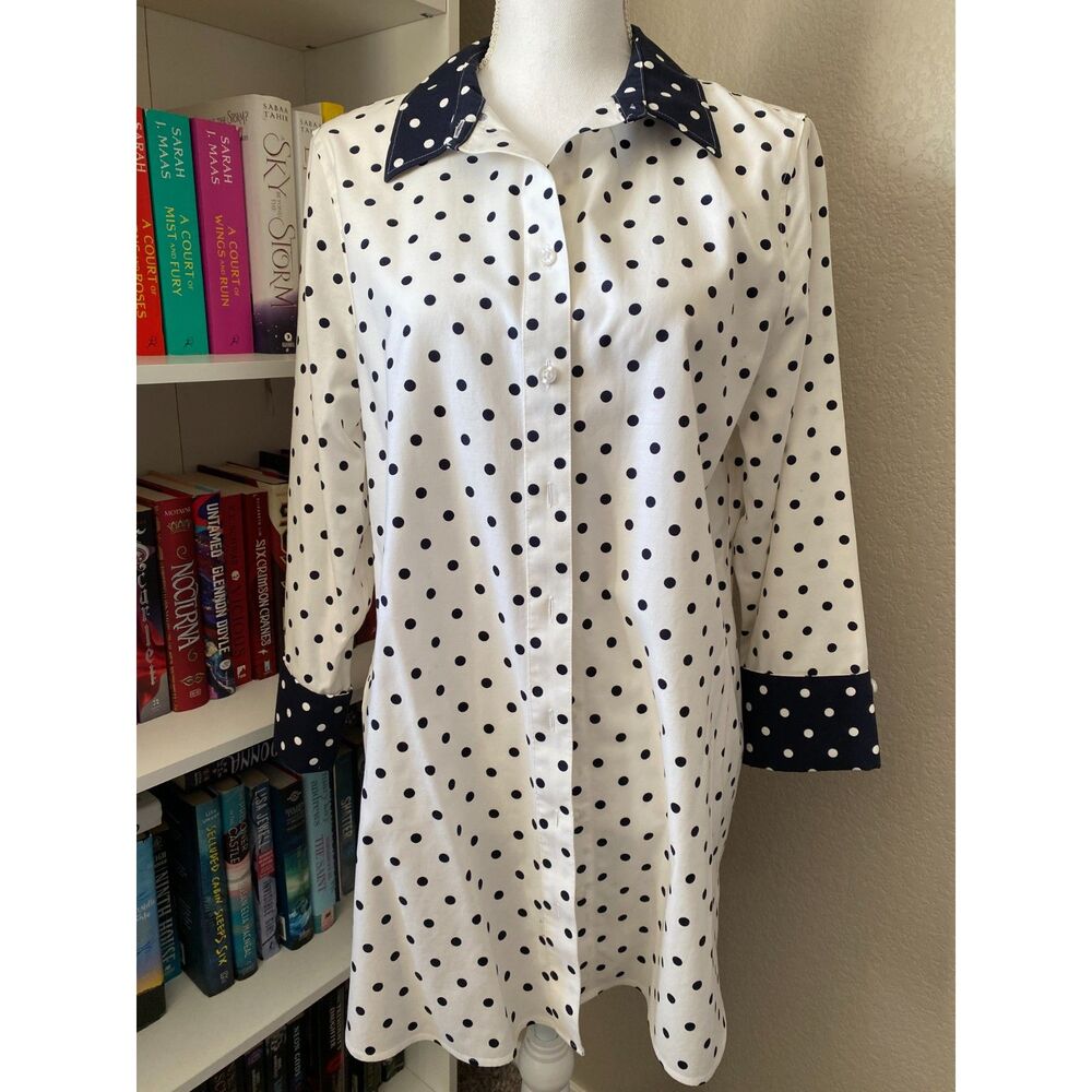 CHICO'S Classic Blue White Polka No-Iron Chic Stretch Button Down Top Size 2/12